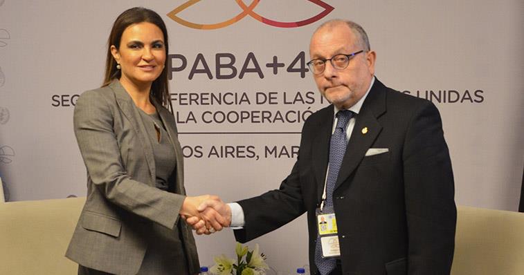 لقاء سحر نصر ووزير خارجية الأرجنتين