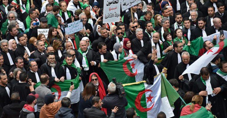 مئات المحامين يتظاهرون في العاصمة الجزائرية
