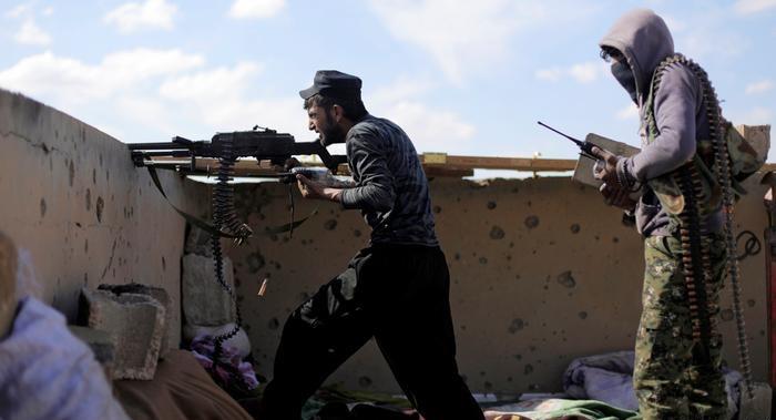 مقاتلون من سوريا الديمقراية في الباغوز في المعركة 