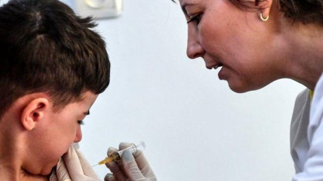رغم المخاطر، تشهد معدلات التطعيم ضد الحصبة تراجعا 