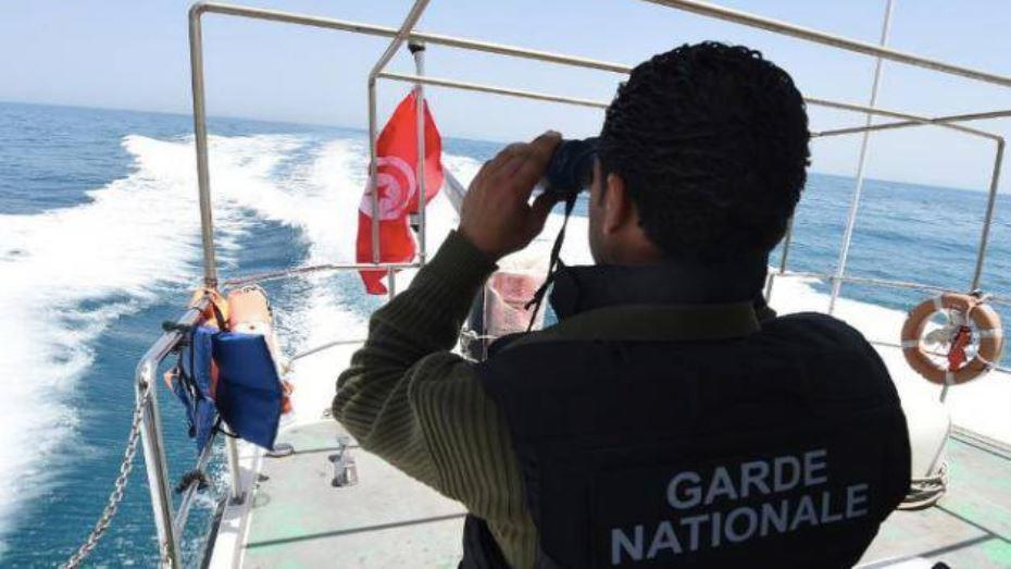البحرية التونسية تنقذ 44 مهاجرًا 