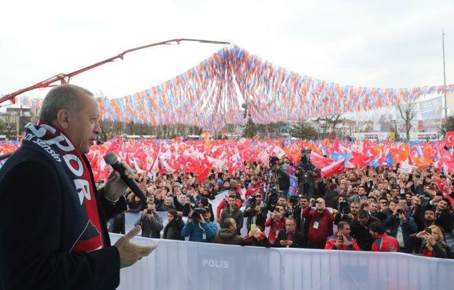 يقود الرئيس أردوغان حملة الدعاية في الانتخابات الم