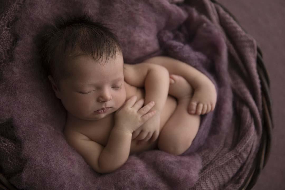 طفل حديث الولادة