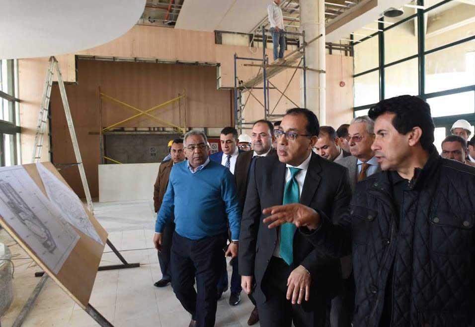 رئيس الوزراء يتفقد المنشآت الرياضية باستاد القاهرة