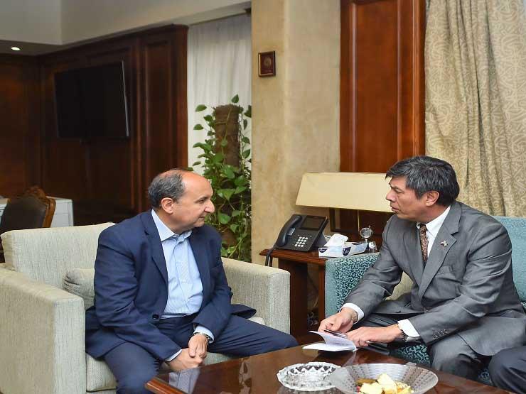 وزير التجارة مع سفير أوزبكستان