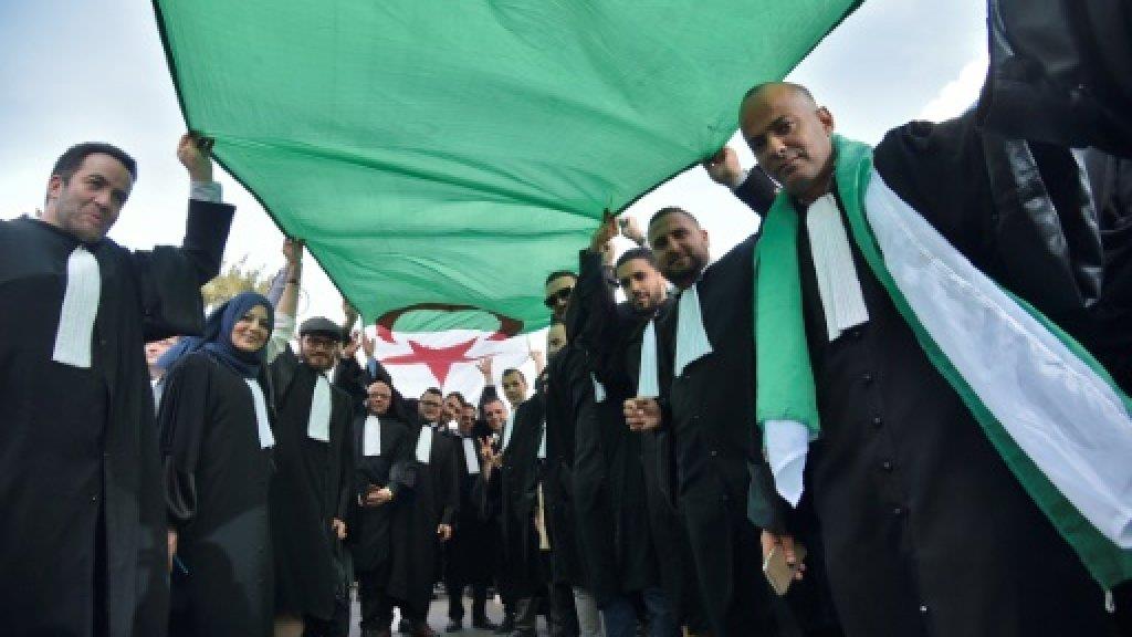 محامون جزائريون يتظاهرون في العاصمة ضد ترشح الرئيس