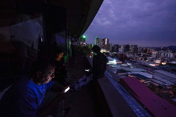 انقطع التيار الكهربي عن أغلب مدن فنزويلا