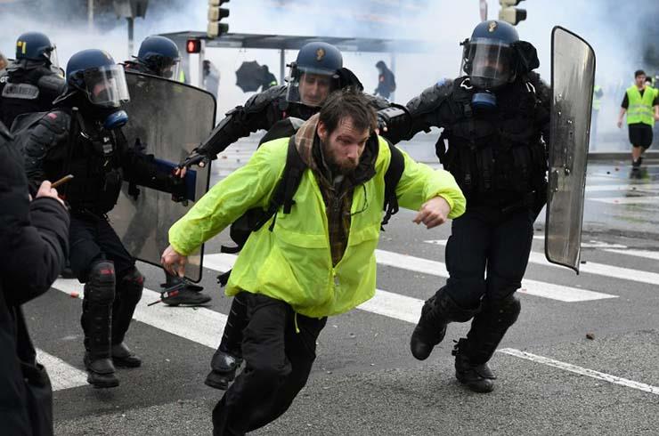 تظاهرات "السترات الصفراء" في فرنسا