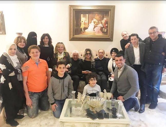 بوسي شلبي مع عائلتها
