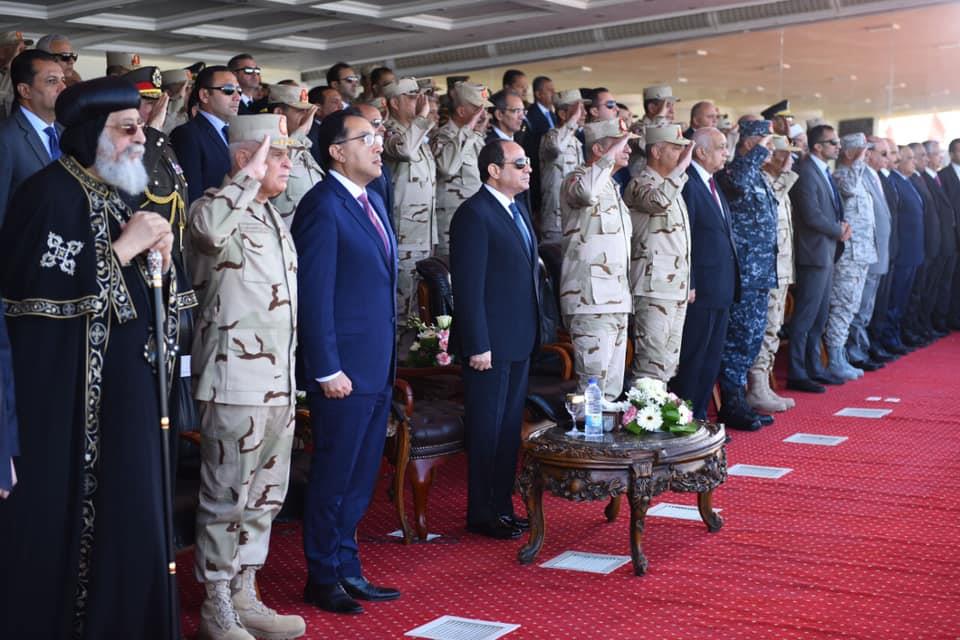 الرئيس السيسي بقاعدة محمد نجيب العسكرية