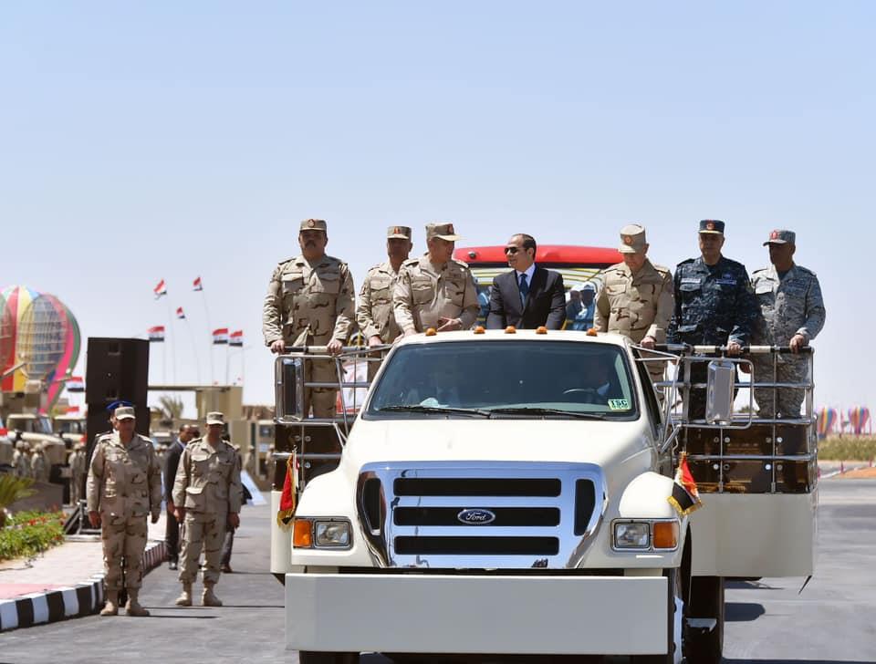 السيسي يتفقد قاعدة محمد نجيب العسكرية بعد تطويرها 