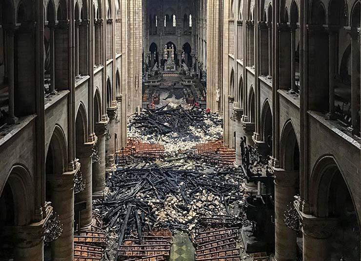 كاتدرائية نوتردام قبل وبعد الحريق