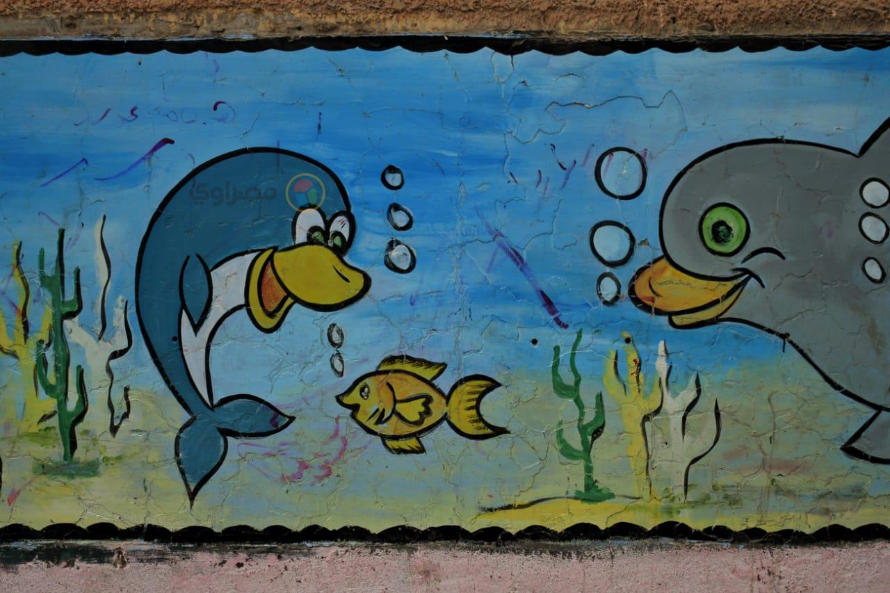 الحبر على جدران ومقاعد مقار اللجان (1)