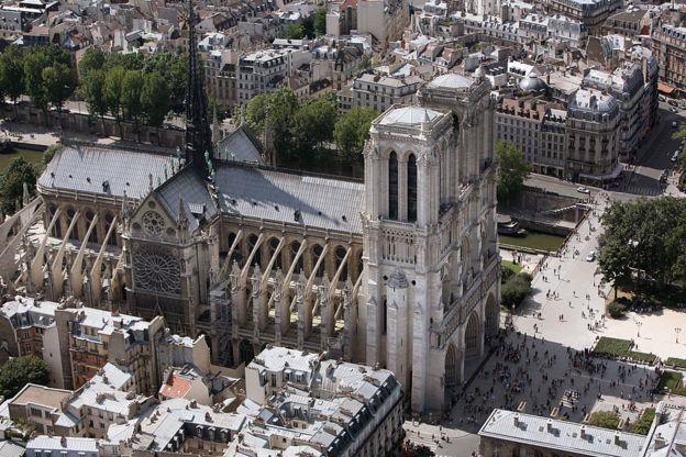 استغرق بناء كاتدرائية نوتردام أكثر من قرن