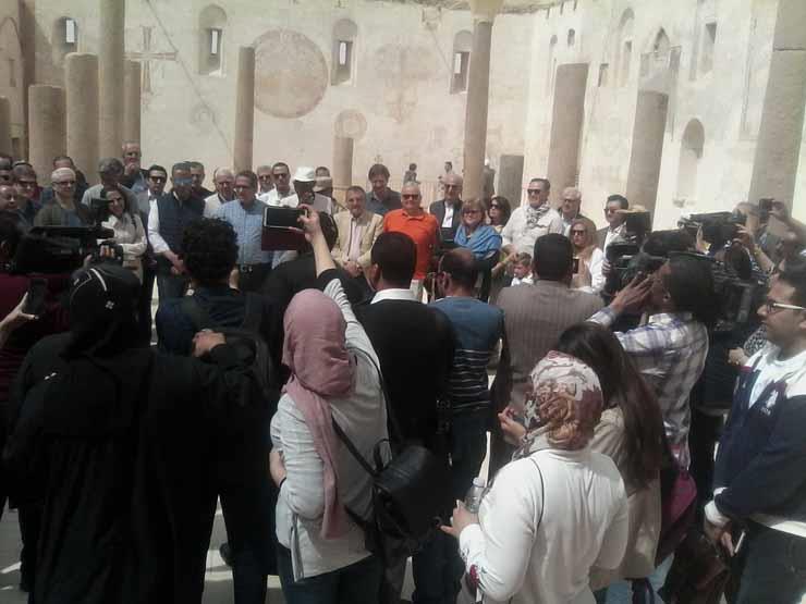 وزير الآثار و40 سفيرا يتفقدون منطقة نجع الشيخ حمد