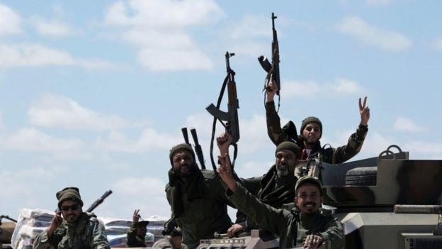 عناصر من قوات حفتر يتجهون صوب طرابلس