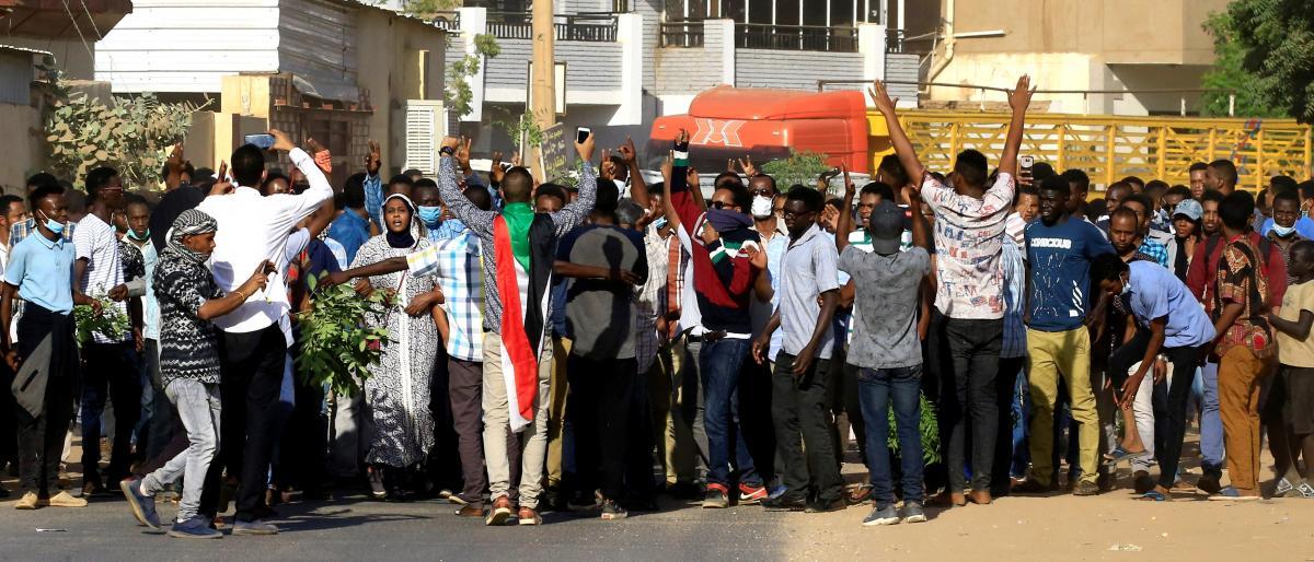  المظاهرات أمام مقر الجيش السوداني