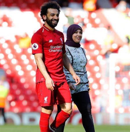 محمد صلاح وزوجته                                  