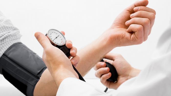   متى يتم علاج ارتفاع ضغط الدم بالأدوية؟ 