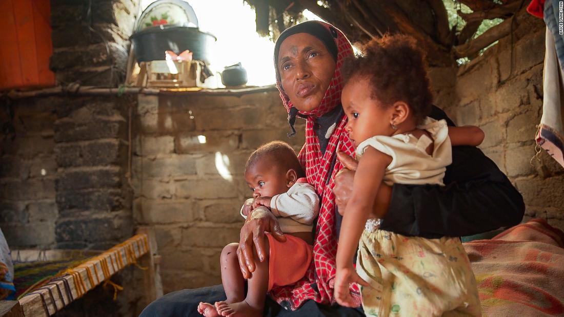 كيف استولى الحوثيون على المساعدات الغذائية وحرموا 