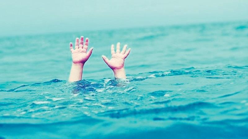 غرق طفل تعبيرية