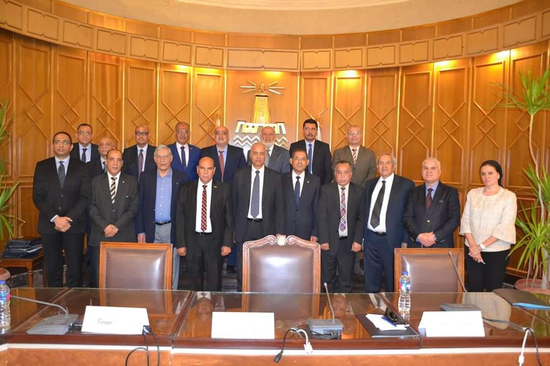 رئيس جامعة الإسكندرية ورؤساء الشركات الصناعية (1)