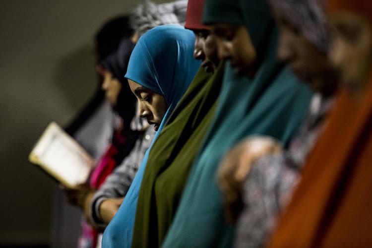 ما حكم صلاة المرأة التراويح في المسجد؟