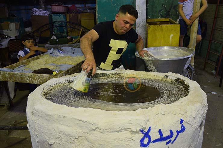 أفران الكنافة البلدي تتحدى الآلي (2)