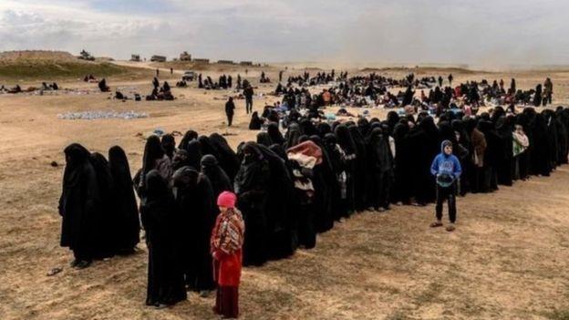 مجموعة من نساء وزوجات مقاتلي تنظيم الدولة في سوريا