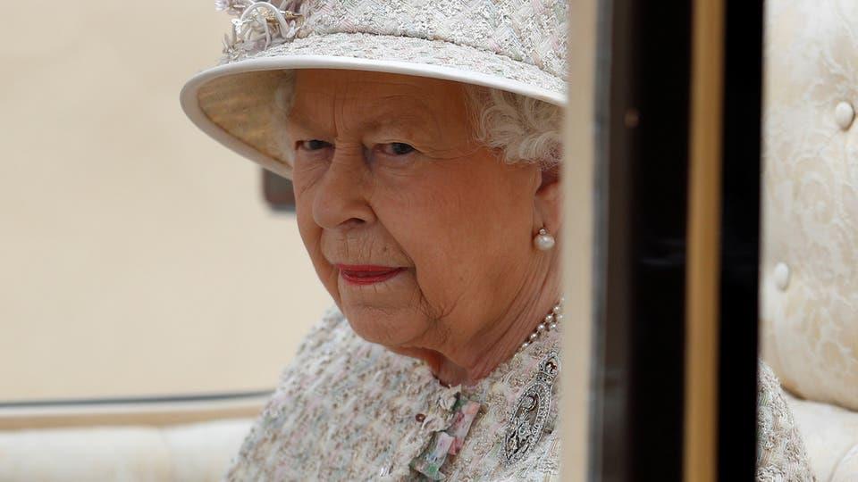 ما قصة "دبوس" ملكة بريطانيا الماسي؟ 