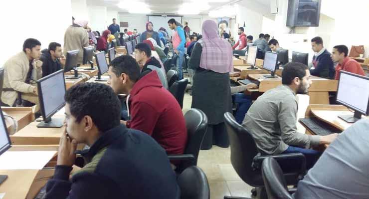 امتحان إلكتروني في جامعة المنصورة