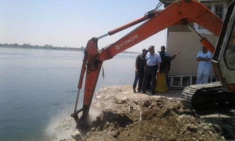 إزالة التعديات على نهر النيل   