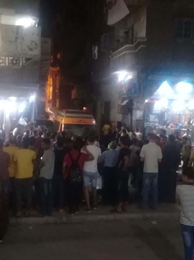 قوات الأمن وتجمع الأهالي بموقع الحادث (3)