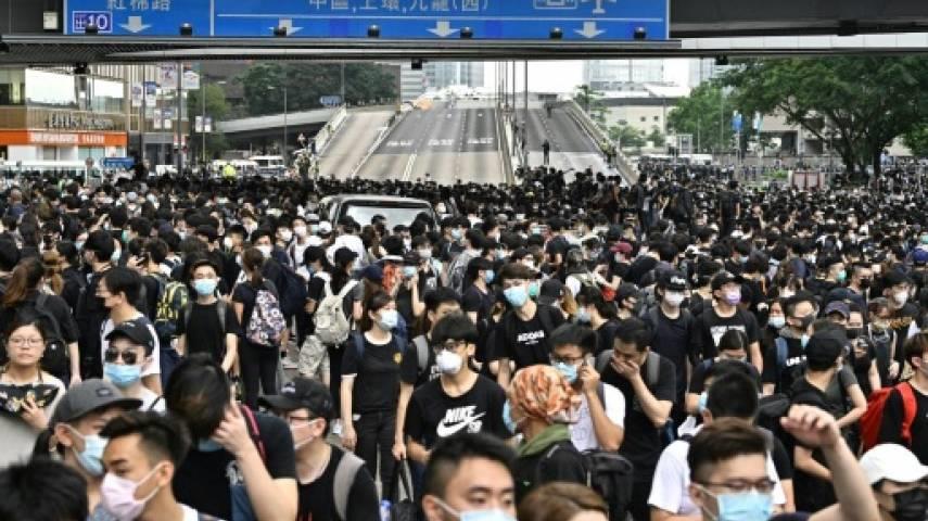 مليونا متظاهر في هونج كونج
