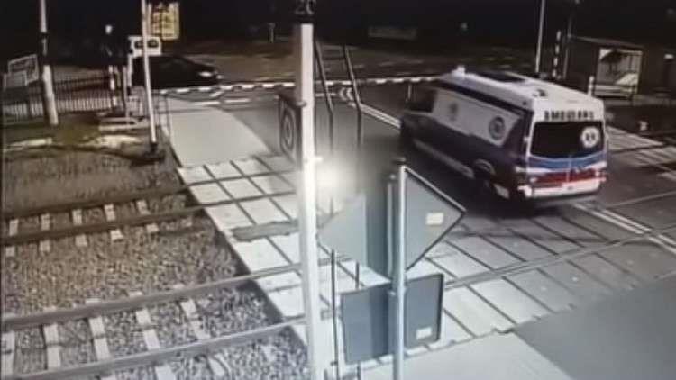 اصطدام قطار بسيارة في بولندا