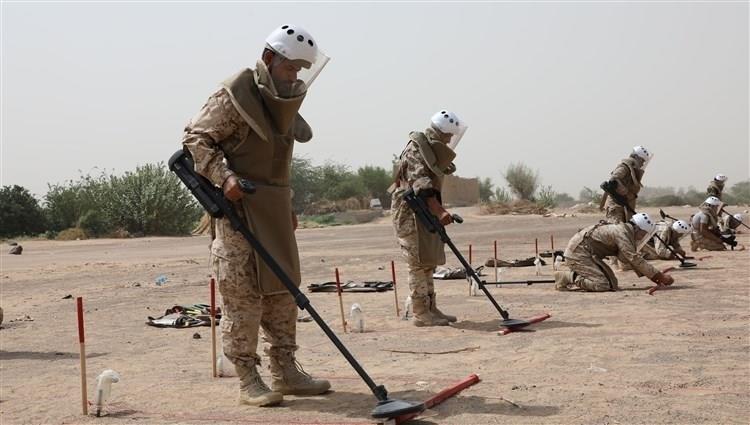 انتزاع فريق هندسة تابع للجيش الوطني اليمني عشرات ا