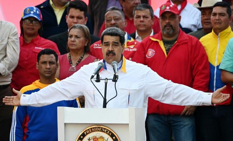 الرئيس الفنزويلي نيكولاس مادورو يلقي كلمة أمام الق