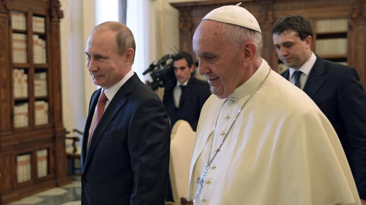 البابا فرنسيس يستقبل بوتين في الفاتيكان