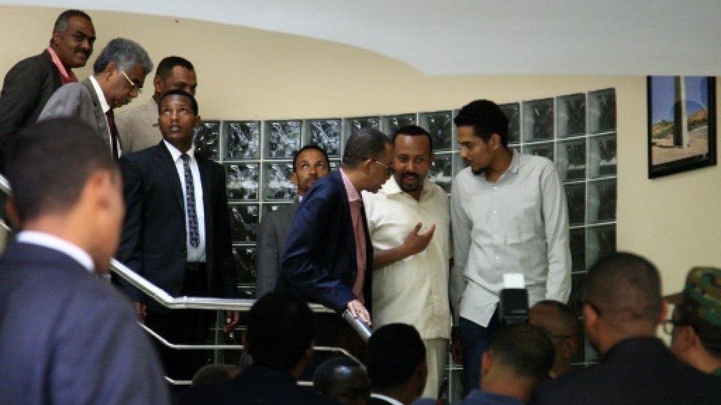 رئيس الوزراء الإثيوبي آبي أحمد (الثاني من اليمين) 