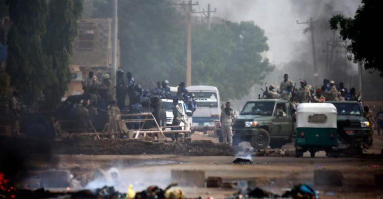 فض اعتصام المعارضة أمام القيادة العامة للقوات السو