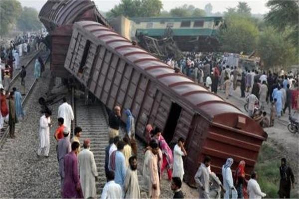 تصادم قطارين في باكستان