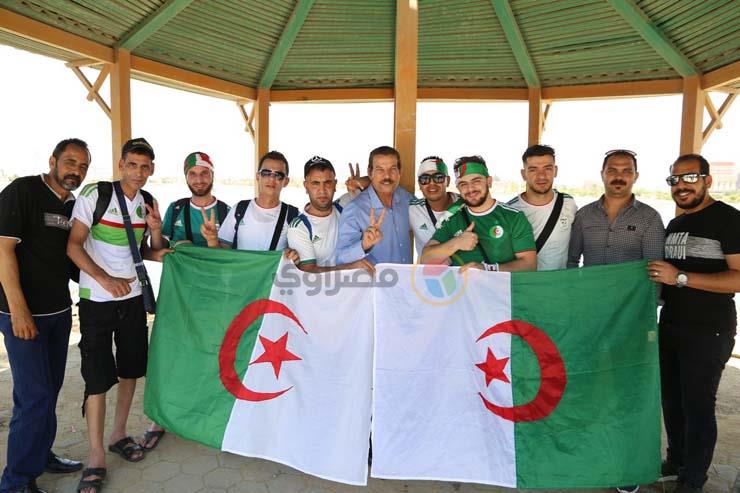 مشجعي الجزائر داخل حديقة الشهداء في السويس 