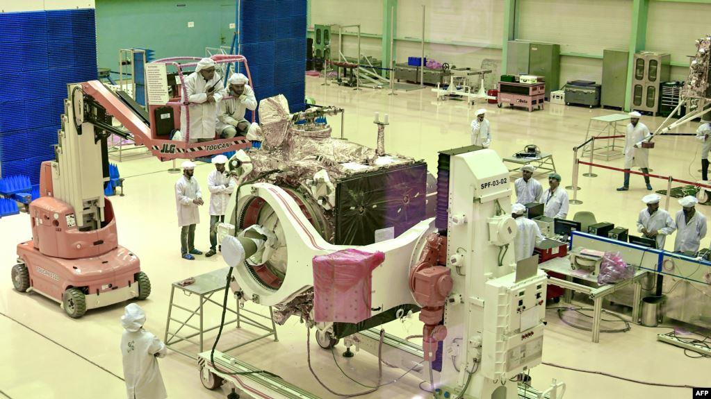 الهند إطلاق مركبة فضائية إلى القمر