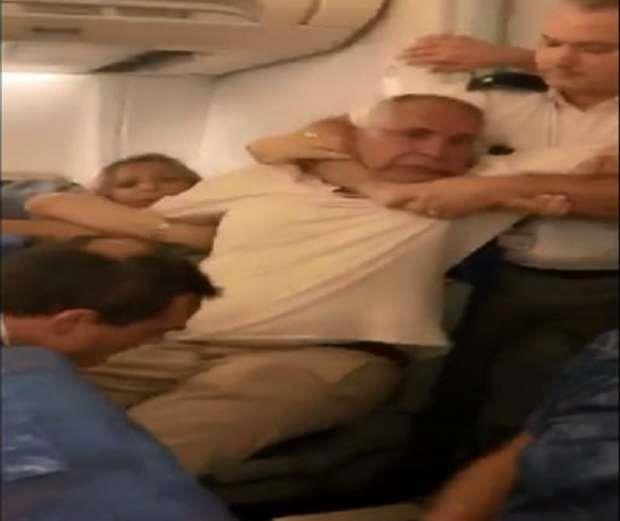 الاعتداء على راكب مصري داخل طائرة رومانيا 