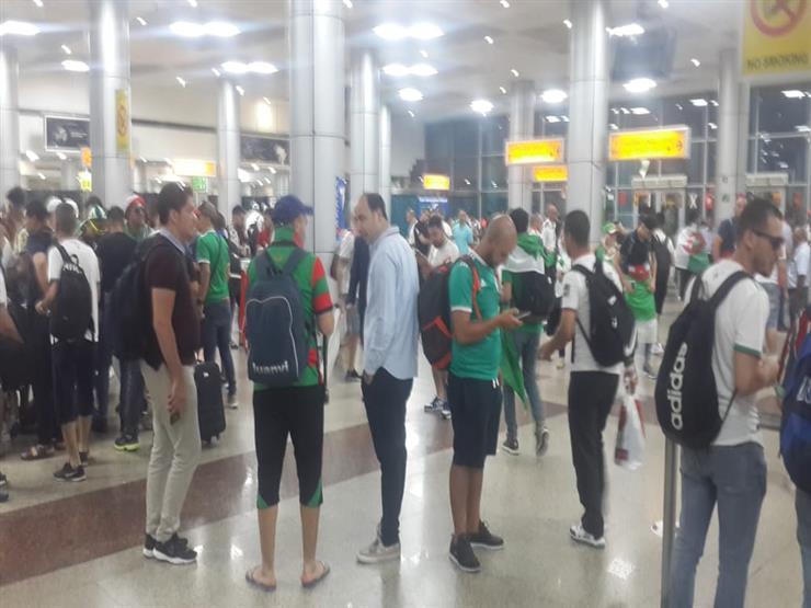 جماهير الجزائر في مطار القاهرة                    