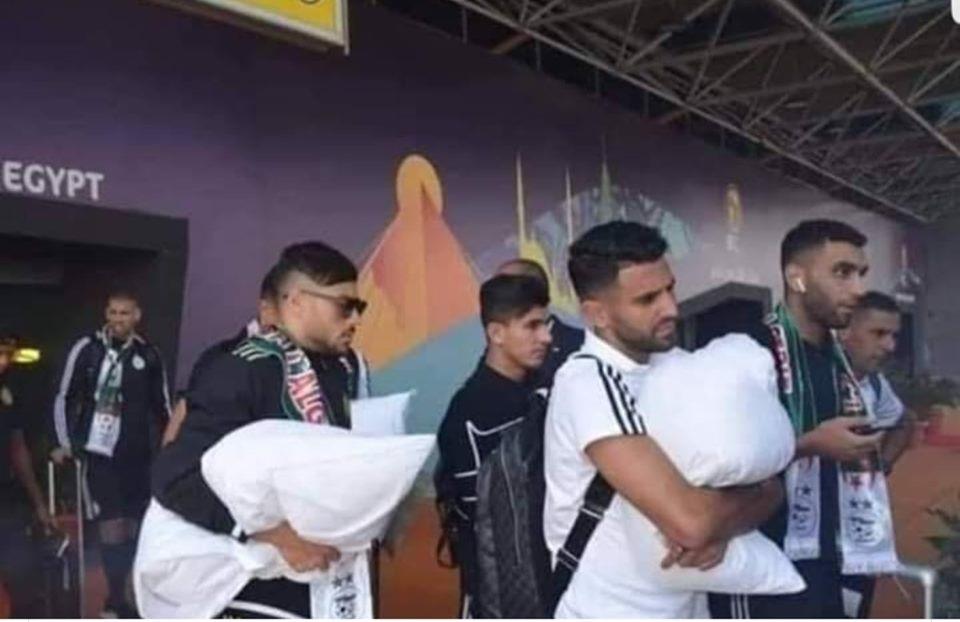 الصور المتداولة لمغادرة لاعبي الجزائر للفندق بـمخدات