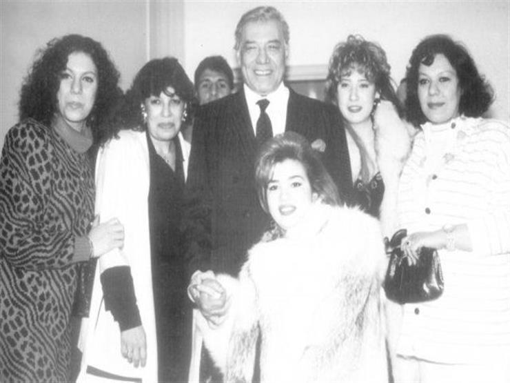 فريد شوقي مع أسرته