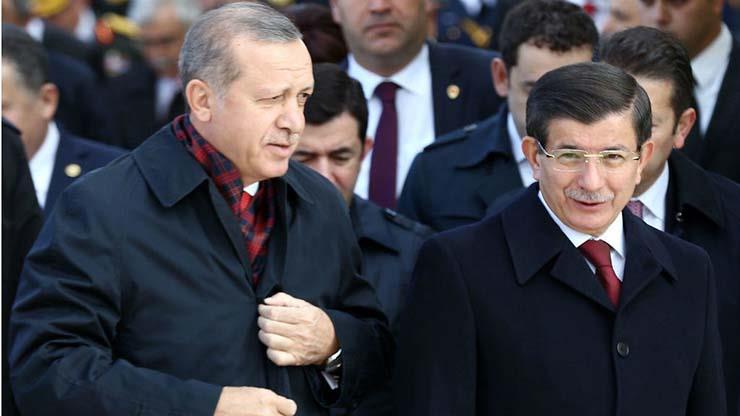 أوغلو يكشف عن انقسام واسع في حزب أردوغان