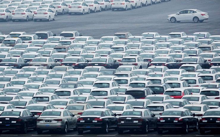تراجع تسليمات السيارات بالصين