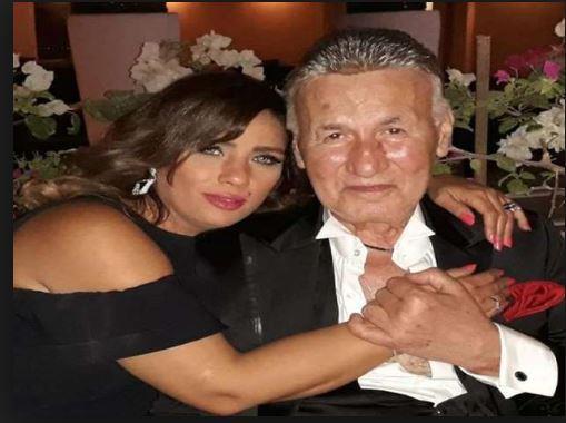 عزت أبو عوف وزوجته